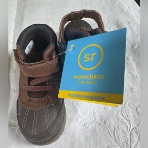 unchkin by Stride Rite Shoe Boot Boys HARRY 6